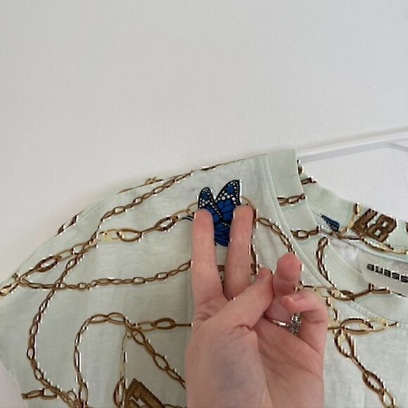 GUESS Dolly Bow Tee / All Over Print T-Shirt Chain Butterfly Tie Knot Crop Top - Picture 8 of 12